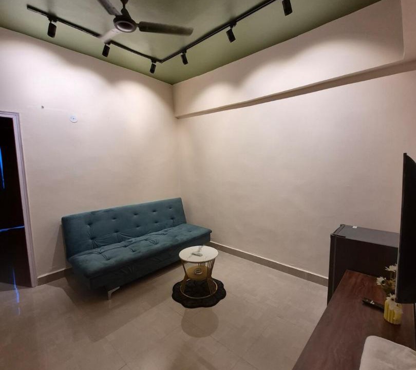 Auli Apartment | CozycoStays - 1BHK near LuLu, Medanta