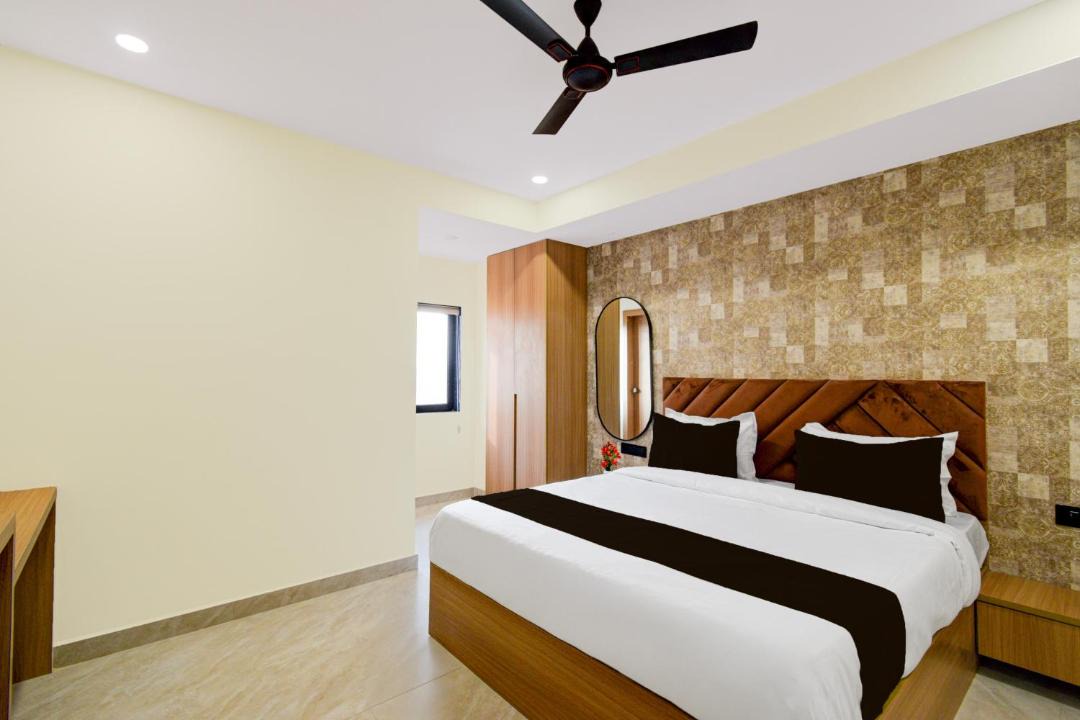 Medchal Hotel | Super Townhouse Oak Miyapur Road Bachupally