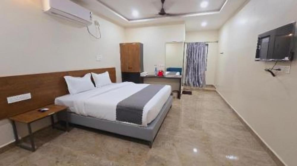 Tirupati Hotel | Hotel VAAMANA STAYS