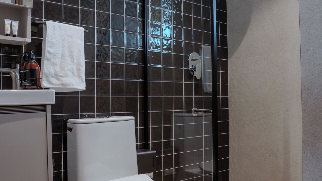 Photo of Bathroom in Thousand Lights West