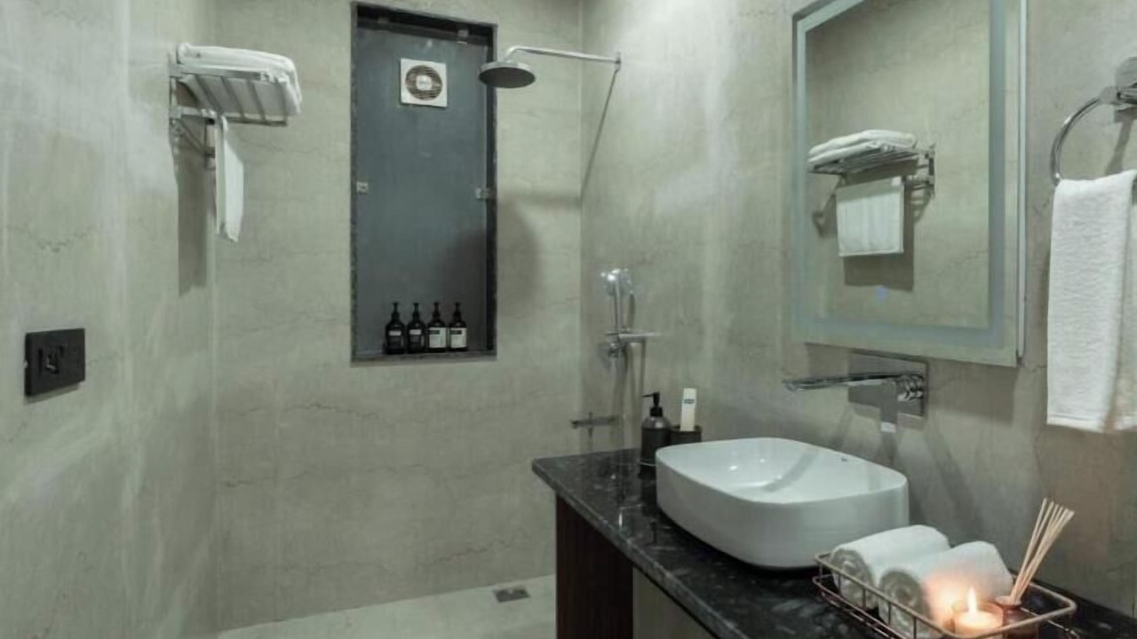 Photo of Bathroom in DLF Phase 3