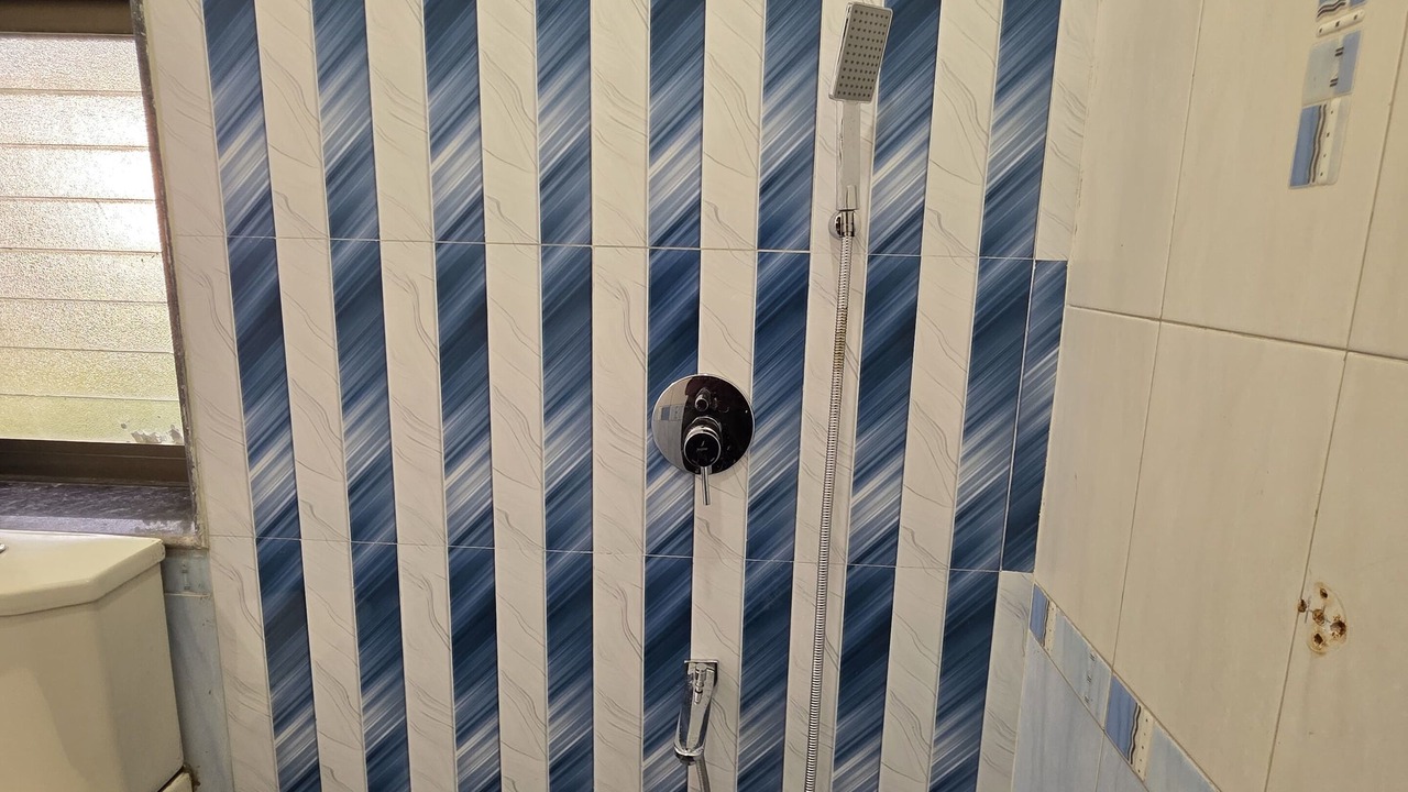 Photo of Bathroom in Malabar Hill