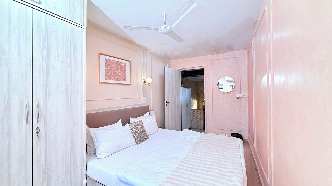 Photo of Bedroom in Versova