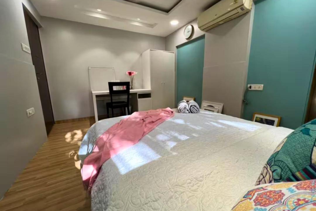 Photo of Bedroom in Pali Hill
