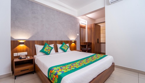 Deluxe Suite with Living Room