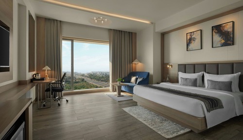 Premium Room, 1 King Bed, City View