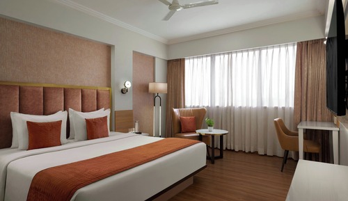 Suite, 1 King Bed, City View
