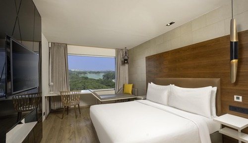 Business Room, Club Lounge Access