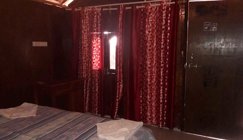 Economy Cottage, 1 King Bed, Smoking, Garden View