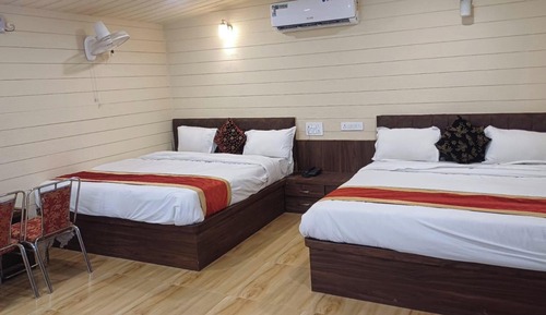 Presidential Quadruple Room, Hill View