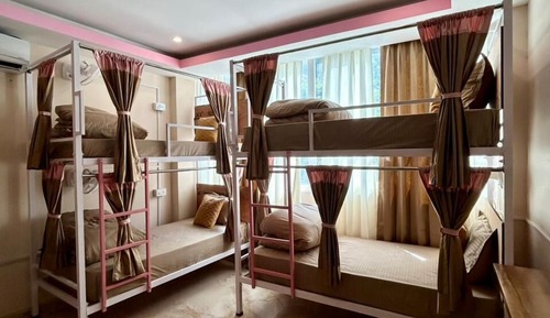 Comfort Shared Dormitory, Women only
