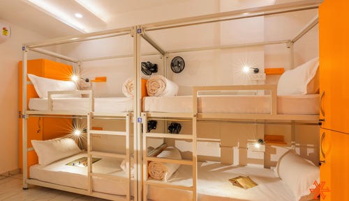 Deluxe 6 Bed Female Dorm