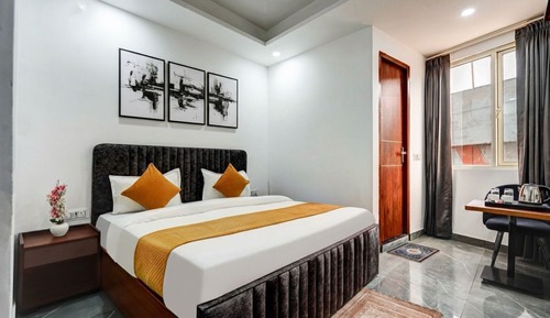 Deluxe Suite, City View
