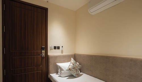 Pod Room with En-Suite Bathroom