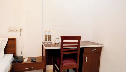 One-Bedroom Apartment with City View