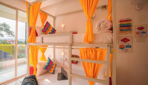 Bed in 10 Bed Mixed A/C Dormitory Room with Ensuite Bathroom