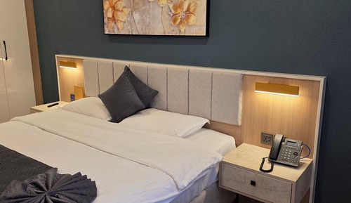 Superior Room, 1 King Bed, Private Bathroom, Mountain View