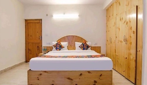 Family Room, Hill View