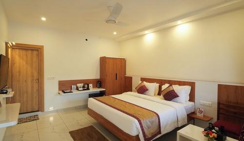 Club Room - King & Sofa Bed - Sitout