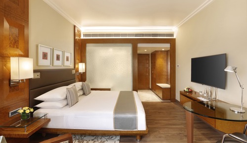 Room, 1 King Bed, Pool Access, Pool View