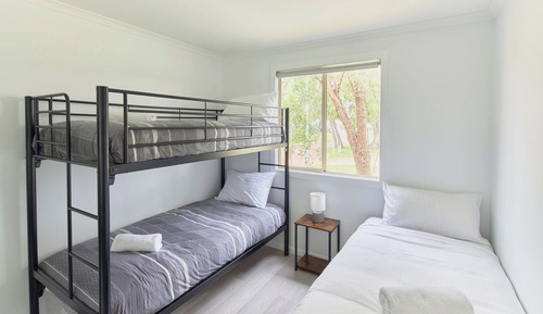 Two Bedroom Cabin (Sleeps 5)