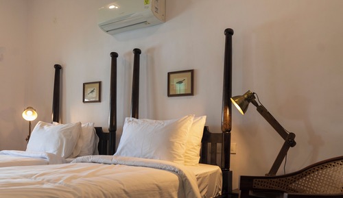 Comfort Room, Balcony