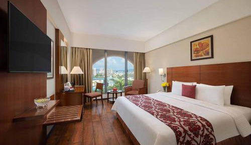 Fortune Club Exotica (Complimentary use of Club Lounge with with 2 Mocktails/Juices/ Soft Drinks with Finger Snacks between 1800 Hrs and 2000 Hrs) with 15% off on F&B ( Soft Beverage only)