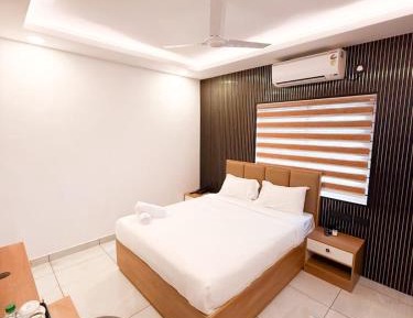 Deluxe Double Room (2 Adults + 1 Child)