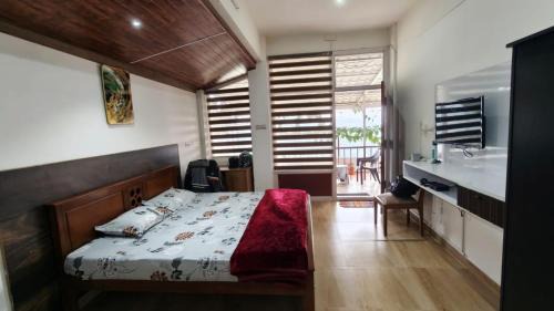 Single Room with Mountain View