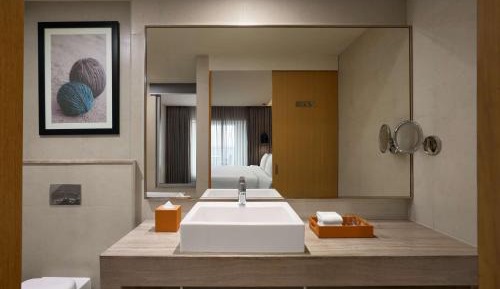 One-Bedroom Apartment with One King Bed and Concierge Lounge Access Includes 500 INR property credit and Cocktail hours from 6:00 PM – 8:00 PM