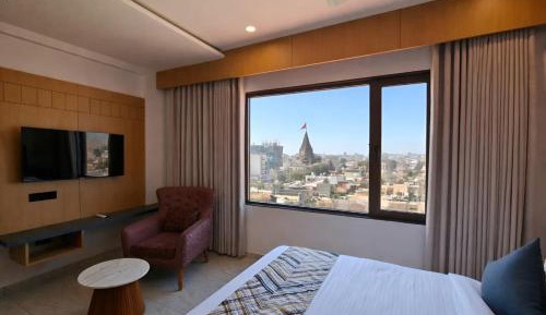 Deluxe Double Room with Side Sea View