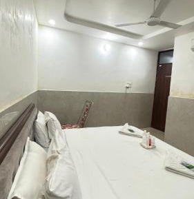 Deluxe Room (2 Adults + 1 Child)