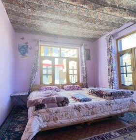 Basic Triple Room with Shared Bathroom