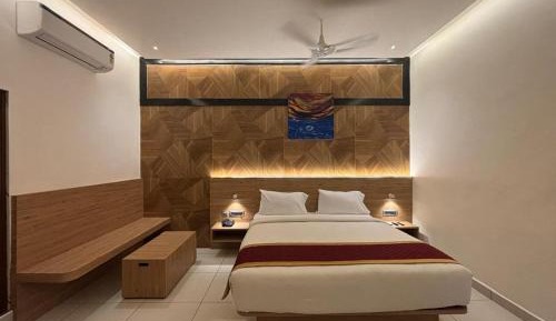 Deluxe King Room