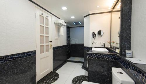 Suite with Mountain View