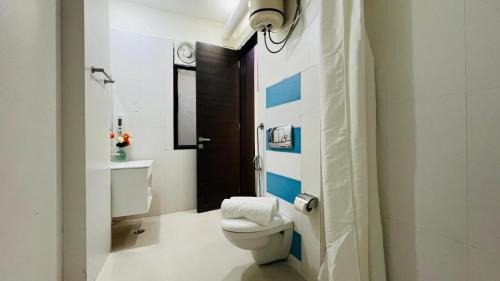One-Bedroom Apartment with Balcony