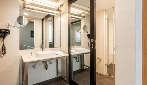 Deluxe Room  (30% Off on Meal Upgrade and 20 % Discount On Laundry)
