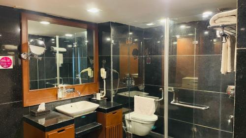 Executive Suite with 15% Discount on Food & Beverages
