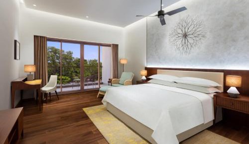 Crocodile View King Bedded Room - Complimentary HiTea by the Beach