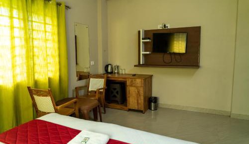 Deluxe Room (2 Adults + 1 Child)