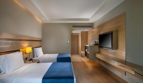 Standard Twin Room with 15% off on F&B | 20% off on laundry | Happy Hours (1+1) from 12 noon to 8 pm
