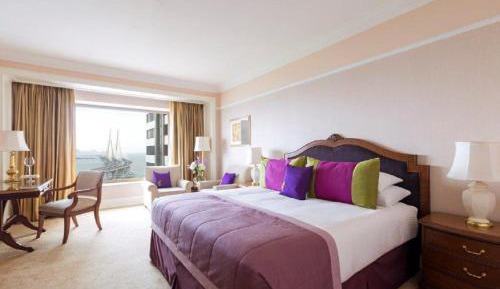 Deluxe Pool View King Bed