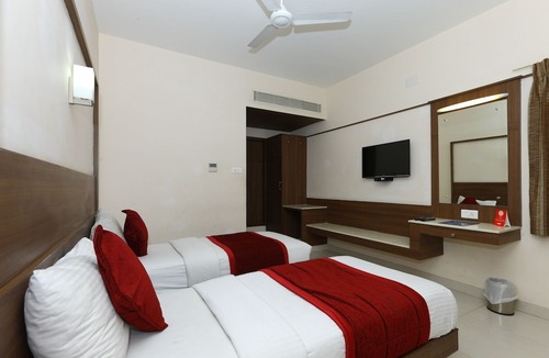 Gandhipuram Hotel | OYO 4658 Akil Residency