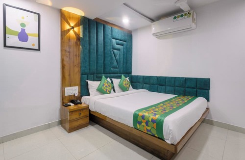 Paldi Hotel | Treebo Prince Plaza