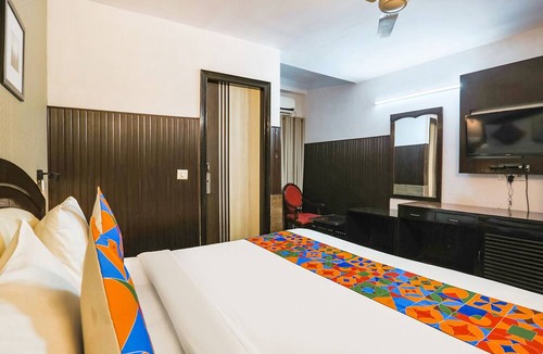 Safdarjung Enclave Hotel | FabHotel Veetara
