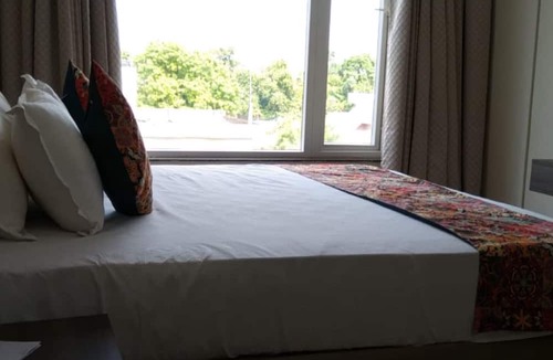 Sarnath Hotel | HHW BUDDHA LINEAGE