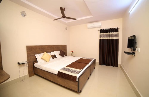 Nidadavolu Hotel | Hotel Bhavani Grand