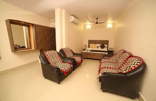 Nidadavolu Hotel | Hotel Bhavani Grand