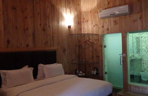 Mohal Hotel | Apple Valley Resort