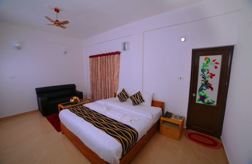 Devikolam Hotel | Pine Tree Munnar